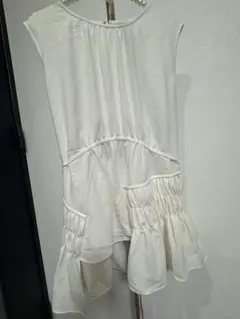 新品タグ付 ジャスグリッティ スカラップブラウス 裾バルーン 
