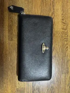 ヴィヴィアン 長財布 ブラック／使用感あり