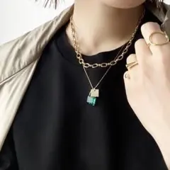 AVON グリーンストーン チェーンネックレス ヴィンテージ マンテル 