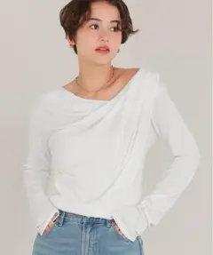【titivate】オフショルダーロングスリープTシャツのサムネイル