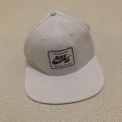 美品　Nike SB 白 キャップ 帽子 刺繍ロゴ メッシュのサムネイル