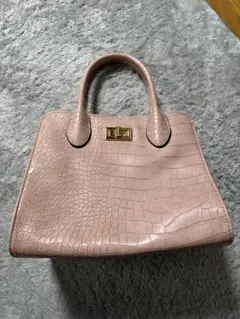 クロコダイル風ピンクハンドバッグ