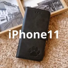 iPhone11 手帳型ケース　レザー　黒　肉球　犬　猫　足あと　シンプル