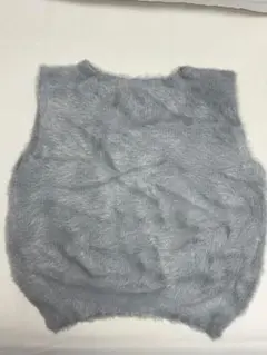 ファー風グレーノースリーブニットベスト