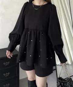 パール付きトップス