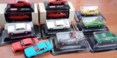 京商台座付きミニカー12台セット