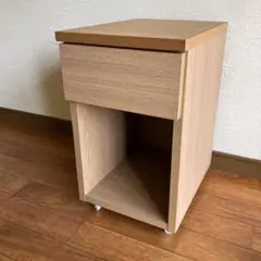 ナイトテーブル