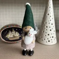 ノルディカニッセ　うさぎを抱えた男の子♪