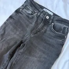 ZARA ザラ ブラックデニム デニムパンツ 黒 裾カットオフ EUR34