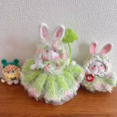 ウサギと羊　編み物 ハンドメイド チャーム キーホルダー ストラップ あみぐるみ