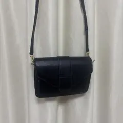 黒い合成皮革ショルダーバッグ