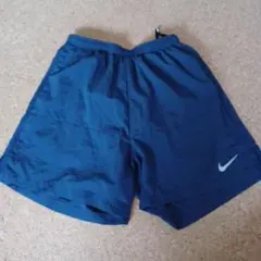 Nike Dri-FIT ネイビーショートパンツ