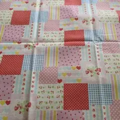 いちご柄 パッチワーク風