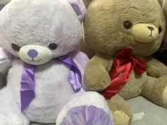 大きめの紫色と茶色のぬいぐるみ（くま）