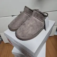 「新品タグ付き」ムートンブーツ　Sサイズ
