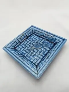 珉平焼 瑠璃釉 小皿 角皿 青 網代文に蔦 豆皿 淡路焼・アンティーク・美術品 珉平焼 青釉陽刻網代に蔦葉文 角小皿 豆皿 手塩皿 淡路焼 江戸期 骨董_
