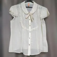 『ペイトンプレイス』　フリル、リボン付き半袖ブラウス