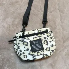 ☆美品☆　kiu 600D ウォーターリペレント ポーチ　レオパード柄