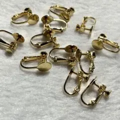 イヤリング用パーツ金具　6ペアセット　貼り付けタイプ　金色