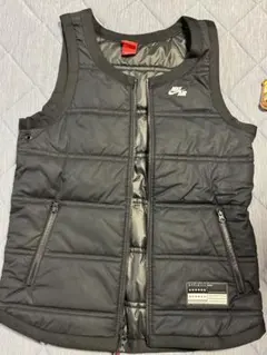 2000円値引き中！Nike ブラック ダウンベスト