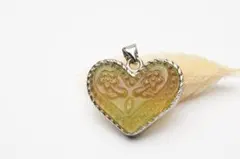 繊細彫刻 フローライト　16x21mm　ハート 天然石ペンダントトップ