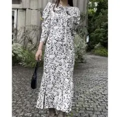 美品 LILY BROWN シフォンドッキングバリエプリントワンピース - メルカリ