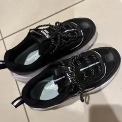 NUOVO Girl ブラック スニーカー　24cm