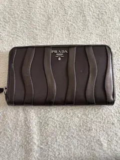 PRADA 波状デザイン 長財布 ブラック