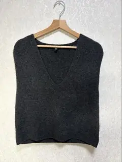 UNIQLO ダークグレー 3DスフレヤーンVネックベスト