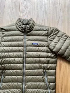メンズM パタゴニア ダウンジャケット　内部カモ柄　カーキ