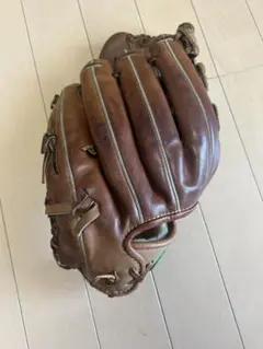 ラグデリオン［硬式・グローブ］ 内野手用 ベージュ 赤いステッチ