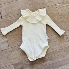 フリル付きロンパース クリーム色　サイズ70