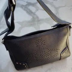 ヴィヴィアン　ショルダーバッグ　パンチング　オーブ　ステッチ　レザー　型押ロゴ