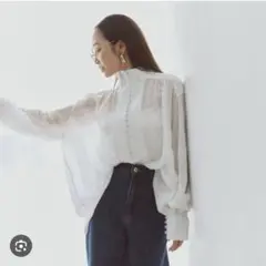 新品タグ付✨CADUNE 神崎恵　タックボリュームブラウス　38 カデュネ 新品タグ付✨CADUNE 神崎恵 タックボリュームブラウス 38 カデュネ