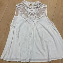 刺繍たっぷり　ノースリーブ　美品
