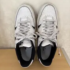 Nike ホワイト/ブラック スニーカー