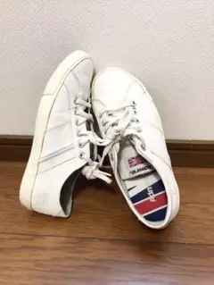白　スニーカーのサムネイル