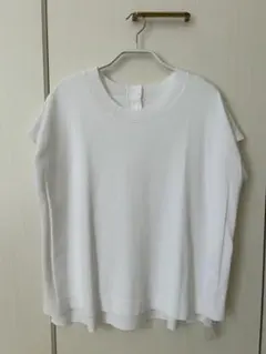 ホワイト ボタン付き Tシャツのサムネイル