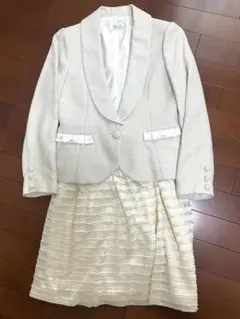 アイボリー ジャケットとドレス セット