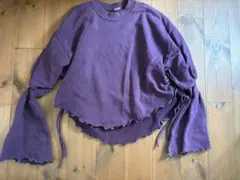フリル付きパープルスウェット
