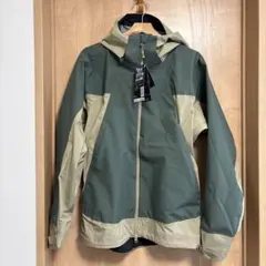 Item thumbnail for item 72305170-d008-47ad-9ad6-1d4e87c67997