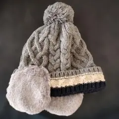 グレー ケーブル編み ニット帽 耳あて付き