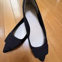 ブラック ポインテッドトゥ フラットシューズ