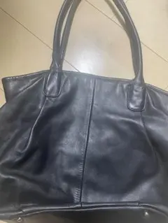 アニエス・ベー　黒のレザートートバッグ