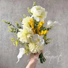 (ブートニア付き)ウェディングブーケ　アーティフィシャルフラワー　クラッチブーケ