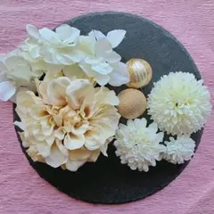 クリームダリアに白のピンポンマムと紫陽花に和玉かんざしの髪飾り