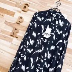 未使用【ザラ】アート パターン 長袖シャツ モノトーン 総柄 S 黒ブラック×白