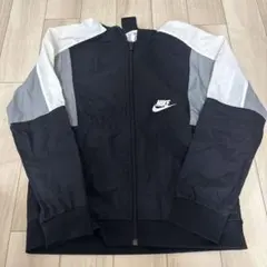 【値下げ中】NIKE ウィンドブレーカー キッズサイズMのサムネイル