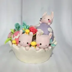 ハンドメイド作品　樹脂粘土　イースターとうさぎの置物