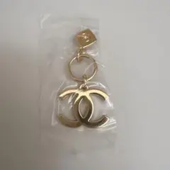 新品 CHANEL シャネル ホリデー ロゴ チャーム ノベルティ